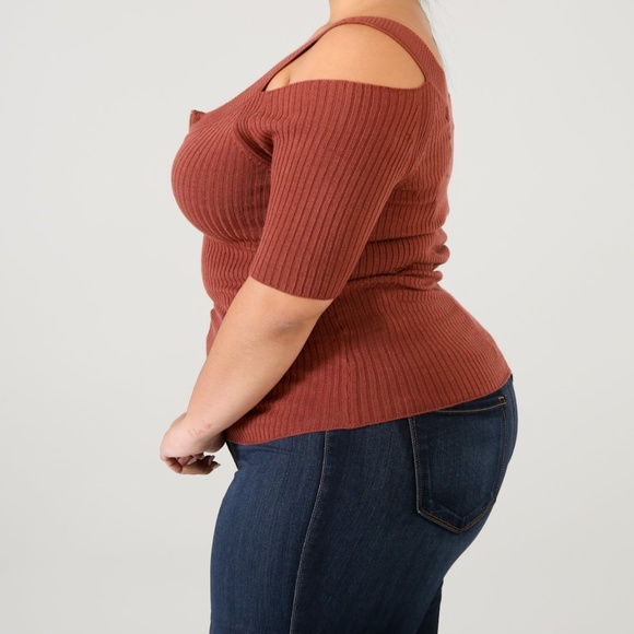 Open Shoulder Top " Sneek Peak" - Picture 3 of 3